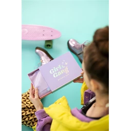 Ajándékdoboz girl gang goodie box, csajos mix, 19x15x4 cm