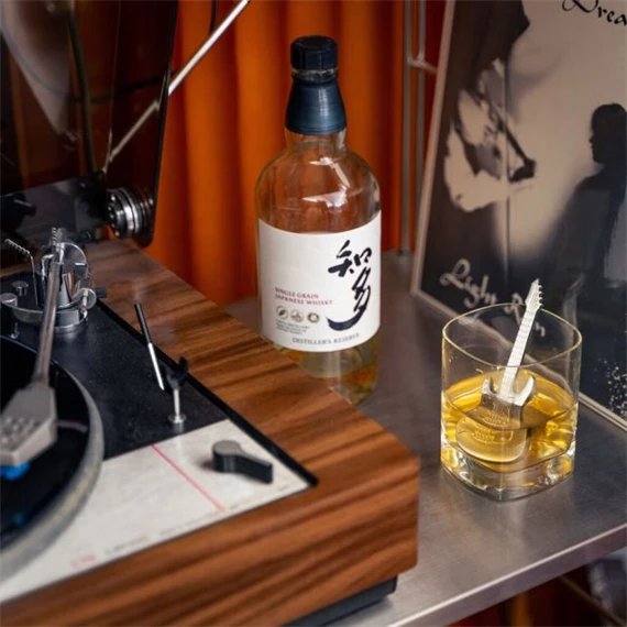 Gitár formájú italhűtő