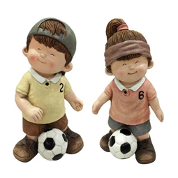 Gyerekek fiú, lány labdával álló 21x15x36 cm 2 féle