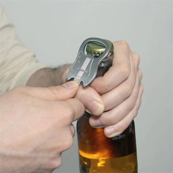 Kulcstartó, gitár formájú üvegnyitó