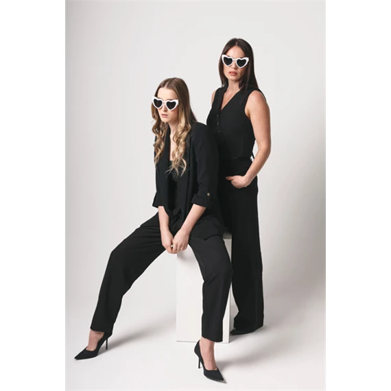 Szív alakú szemüveg gyöngyökkel, fehér, 13,5 cm széles keret, 5 cm magas keret, 13 cm szárhossz