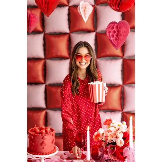 Szív alakú szemüveg piros, keret szélessége 13,5 cm, keret magassága 5 cm, szár hossza 13 cm