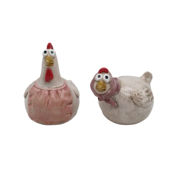 Tyúk kötényben, kendővel 5,7x5,2x7,5 cm 2féle